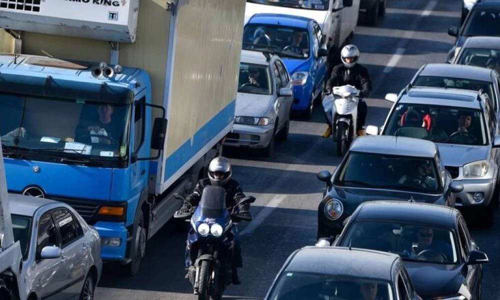Χάος στον Κηφισό λόγω τροχαίου: Ουρές χιλιομέτρων λόγω τροχαίου